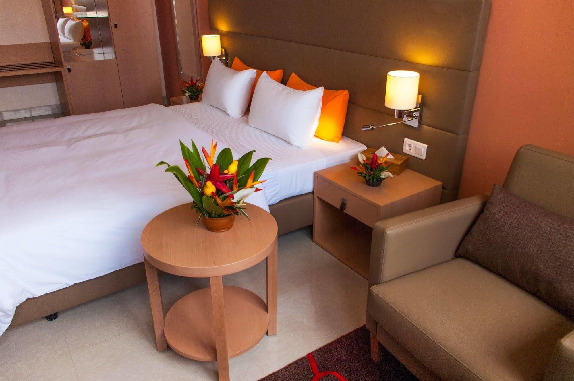 Bravia Hotel Ουαγκαντουγκού Εξωτερικό φωτογραφία