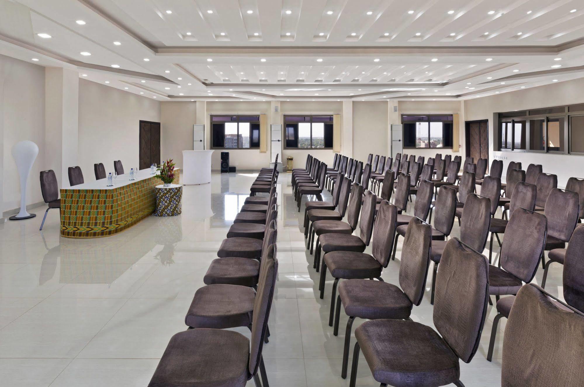 Bravia Hotel Ουαγκαντουγκού Εξωτερικό φωτογραφία